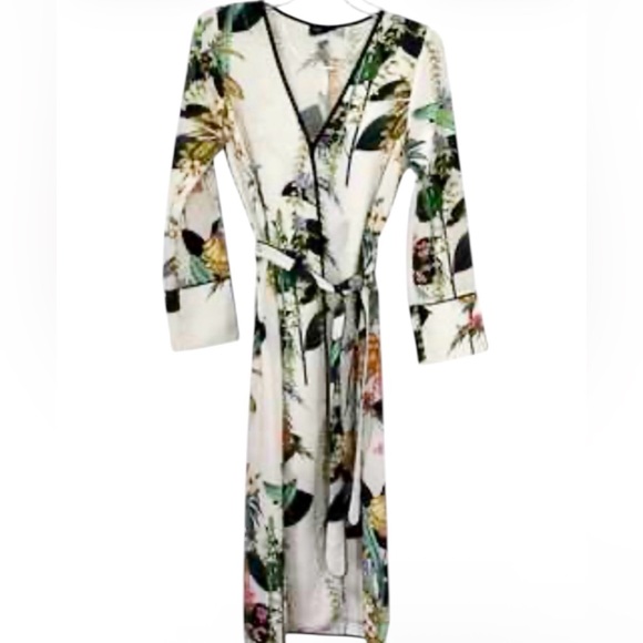 Zara Floral Print Women's wrap dress - Picture 2 of 3